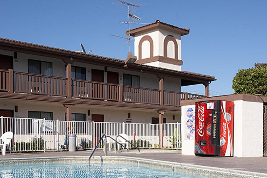 Ez 8 Motel Newark Bagian luar foto