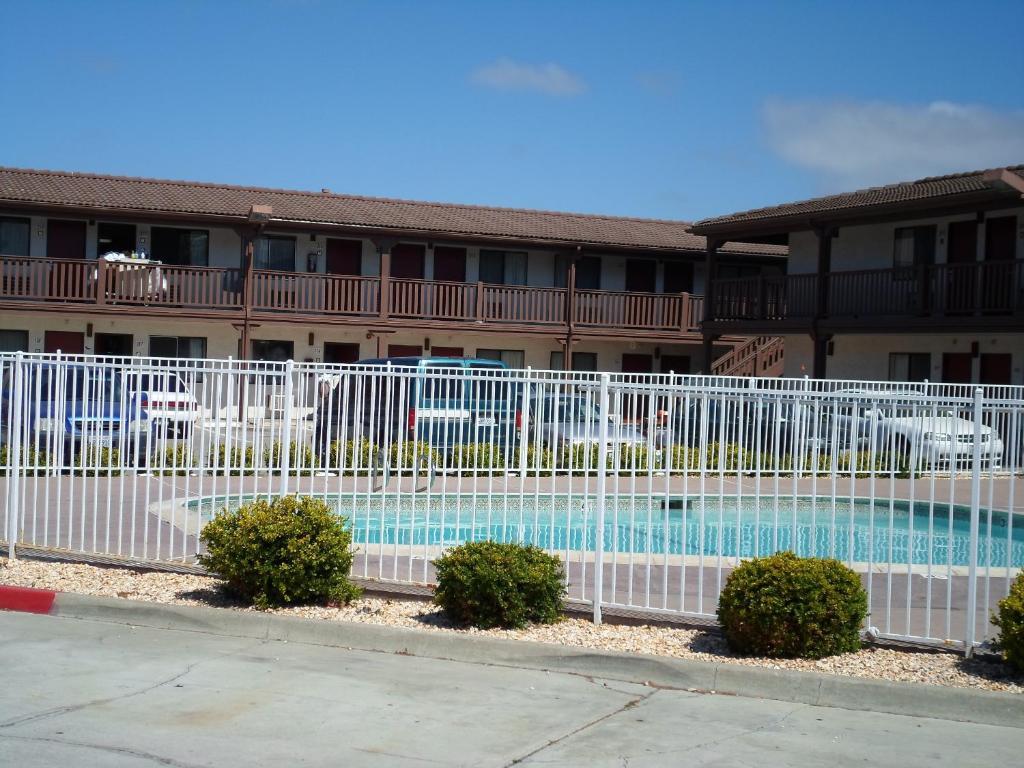 Ez 8 Motel Newark Bagian luar foto
