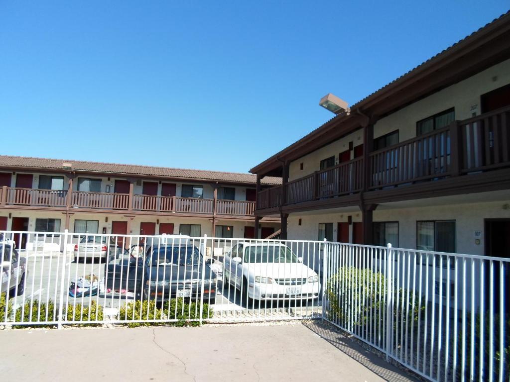 Ez 8 Motel Newark Bagian luar foto