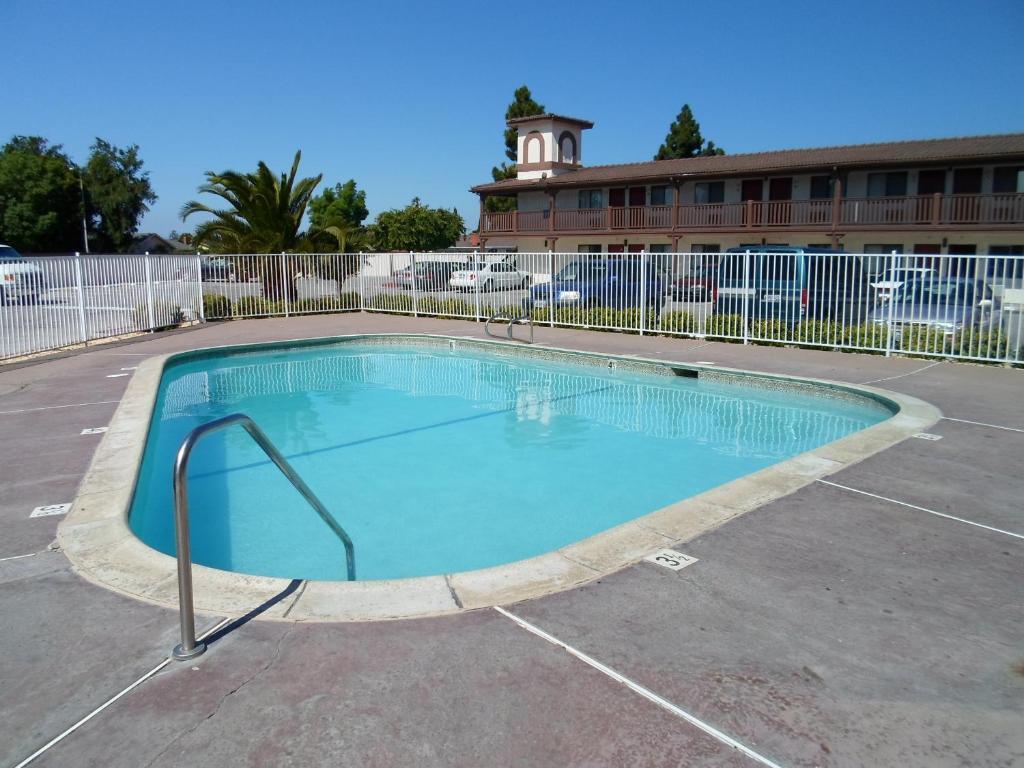 Ez 8 Motel Newark Bagian luar foto