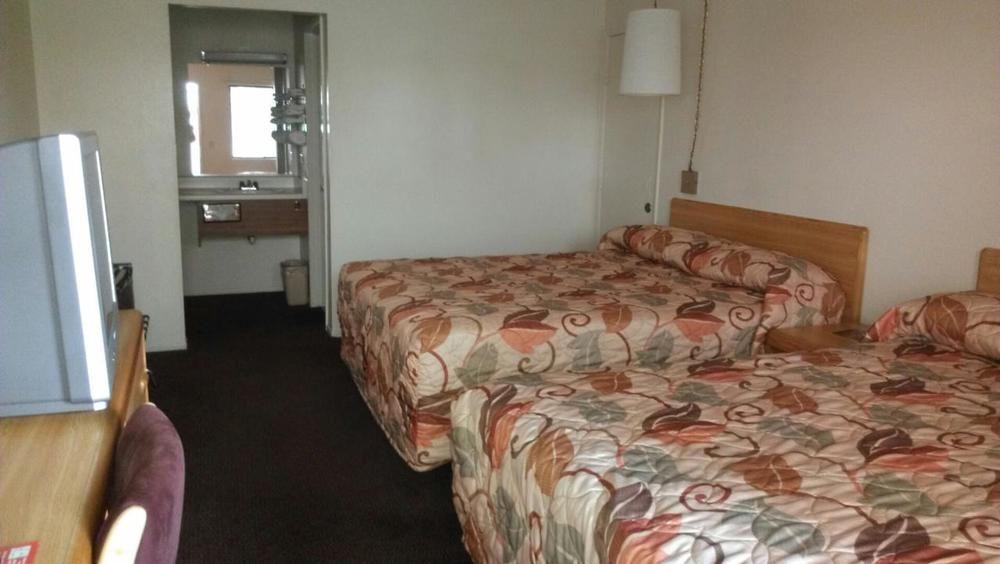 Ez 8 Motel Newark Bagian luar foto