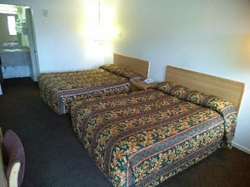 Ez 8 Motel Newark Bagian luar foto