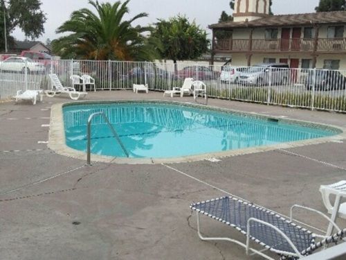 Ez 8 Motel Newark Bagian luar foto